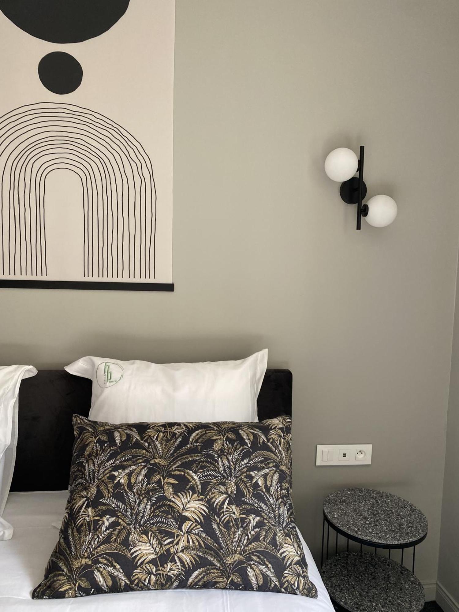 Hotel Paulette Rouen Centre Cathedrale ภายนอก รูปภาพ